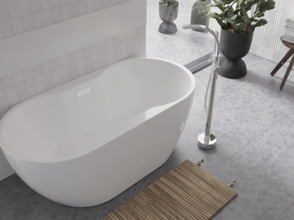 Designerska wanna wolnostojąca akrylowa Besco Navia 150x80 biała w nowoczesnym pokoju kąpielowym przy szarych kafelkach.