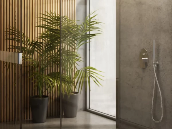 Schedline Thin Ultra Slim Srebrny odpływ szczelinowy Schedline Thin Line na podłodze z beżowych płytek gresowych w łazience walk-in z ełazienka24.